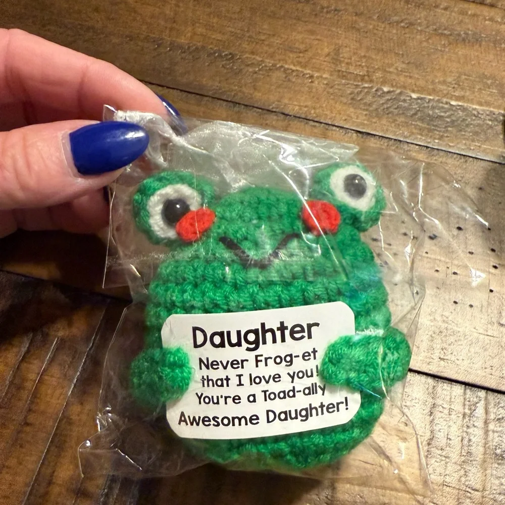Green crochet frog with Pouch‎